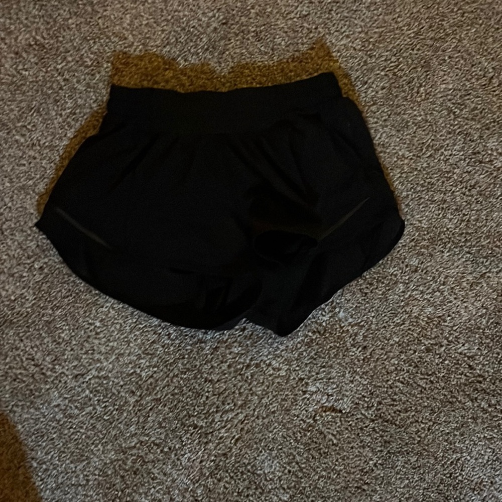 lululemon black hotty hot shorts 2.5